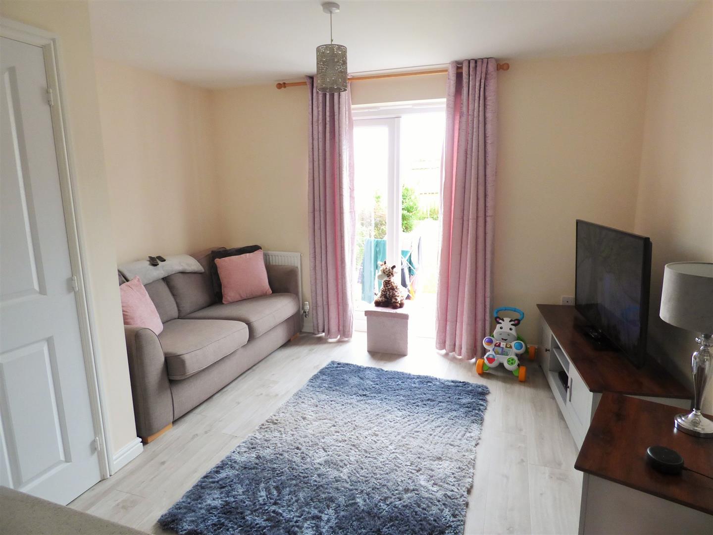 LIVING ROOM AREA